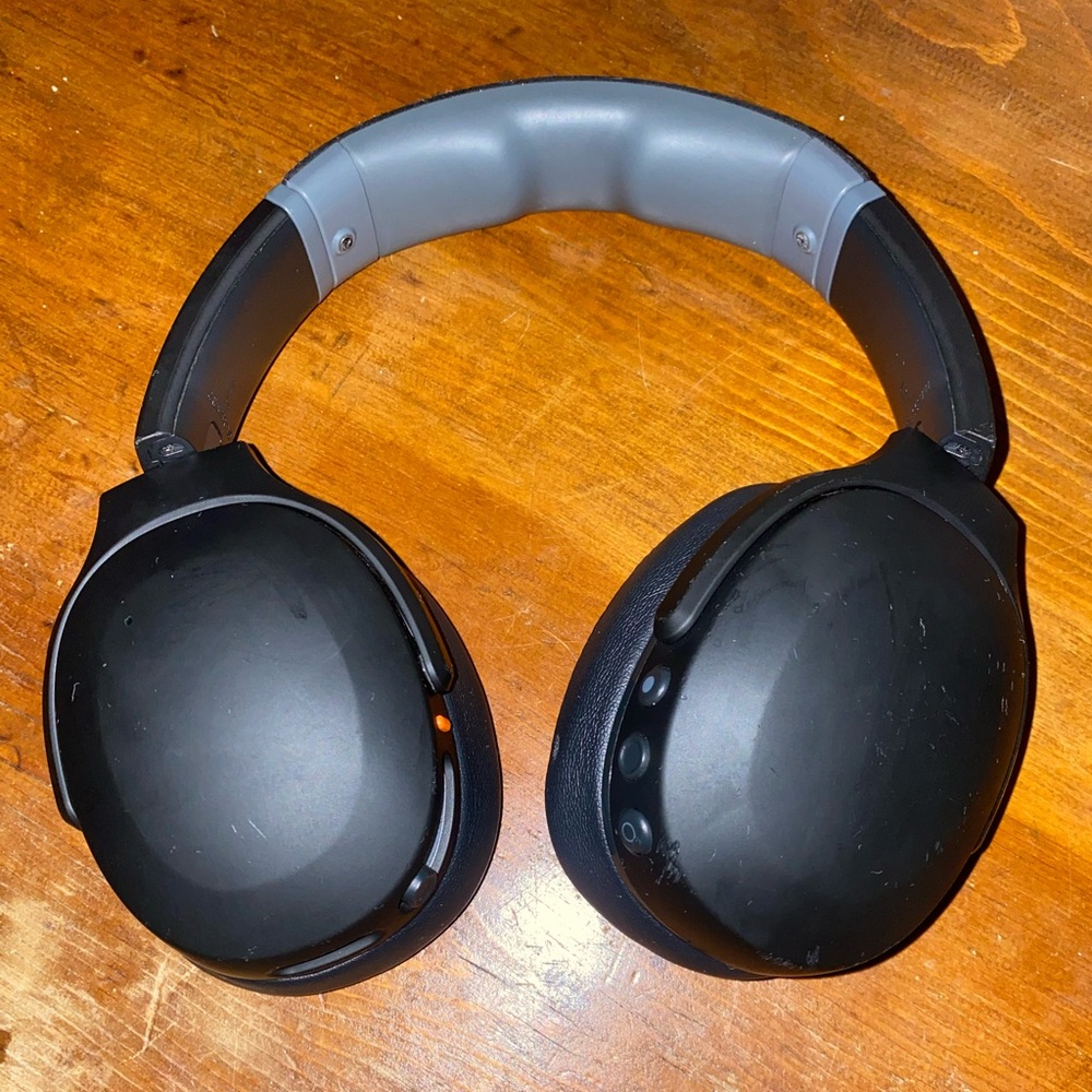 Wireless Crusher evo bass boast headphones